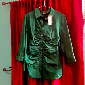 Vibrant emerald green fitted button up tailored shirt from NY & Company